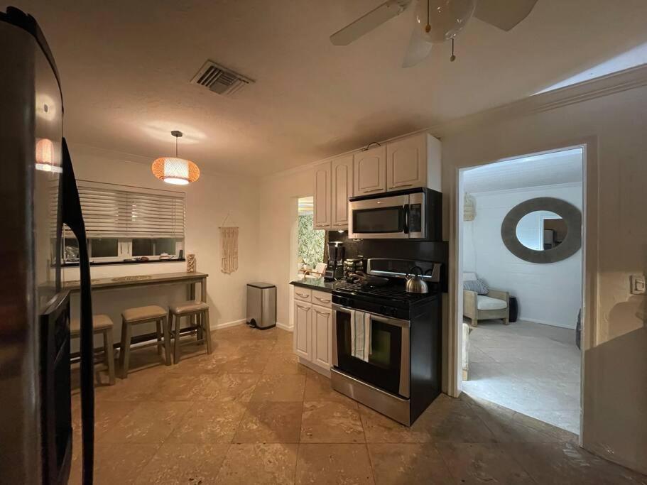 Hot Tub, Tiki Bar, Outdoor Shower, Near Intercoastal Waterway! West Palm Beach Eksteriør bilde